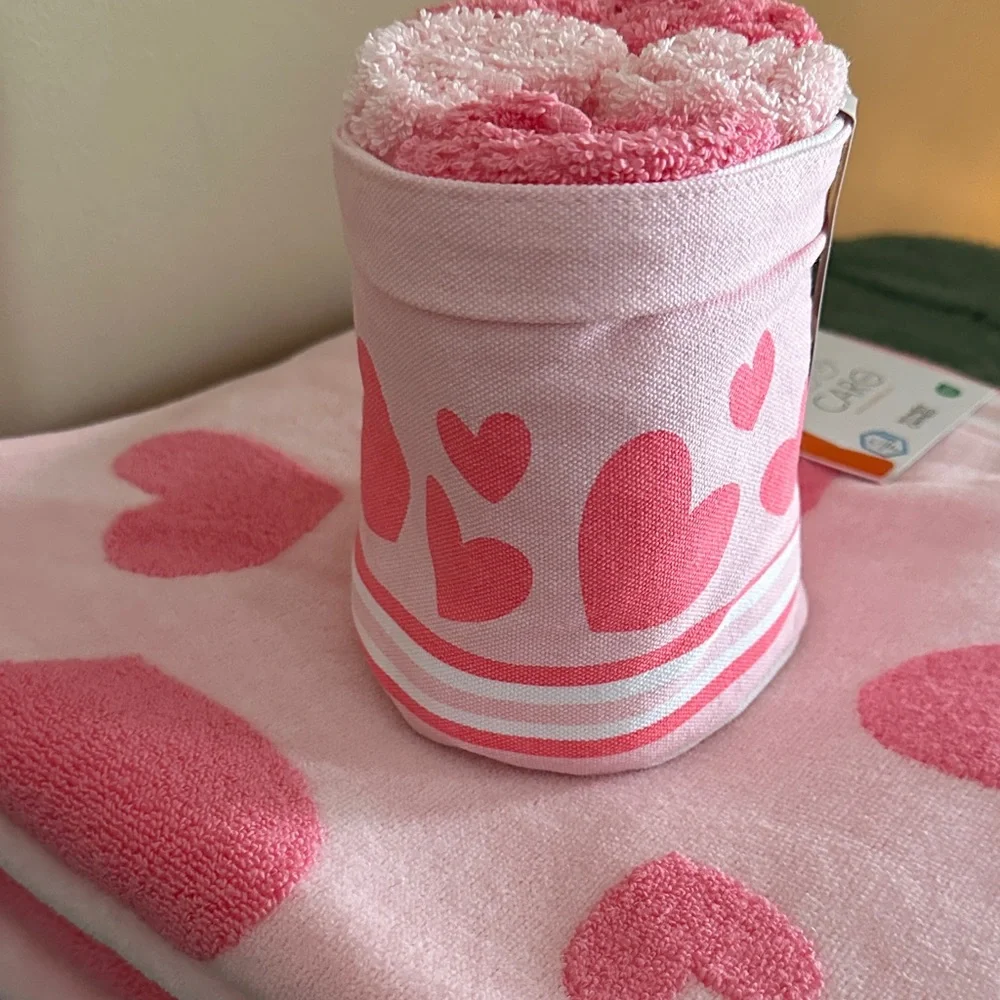 Caro Kids 2 Bath Towels & 5 Washcloths Vibrant Pink Hearts 💕 NEW!
